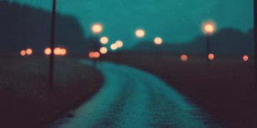 电影里的回家路上到底是首什么歌？
