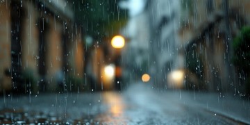 天上下雨究竟是哪首歌？