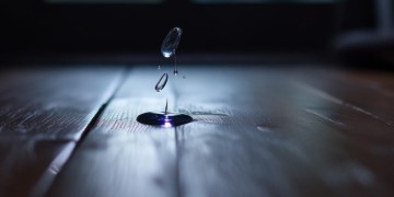 滴落在地上的眼泪究竟是哪首歌？